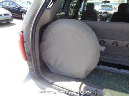 Used 2003 Chrysler Town & Country LX image 31