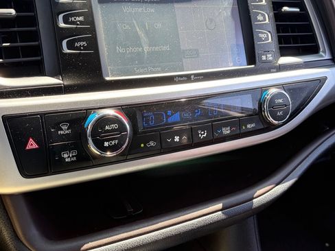 Used 2015 Toyota Highlander XLE FWD image 10