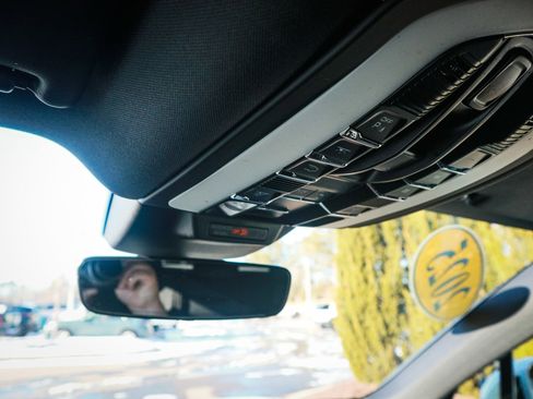 Used 2024 Porsche Macan image 27