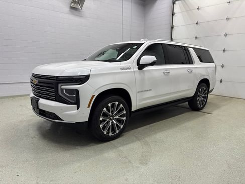 Used 2025 Chevrolet Suburban High Country AWD/4WD image 8