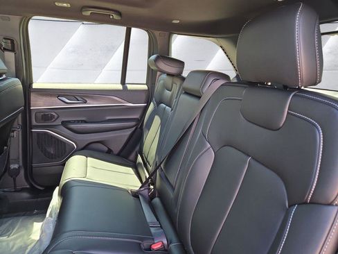 New 2026 Jeep Grand Cherokee Limited AWD/4WD image 11