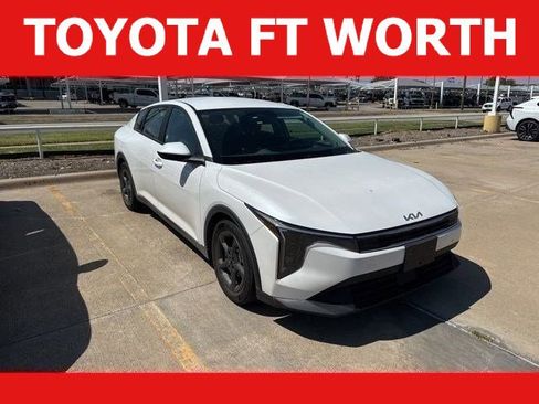 Used 2025 Kia K4 LXS image 1