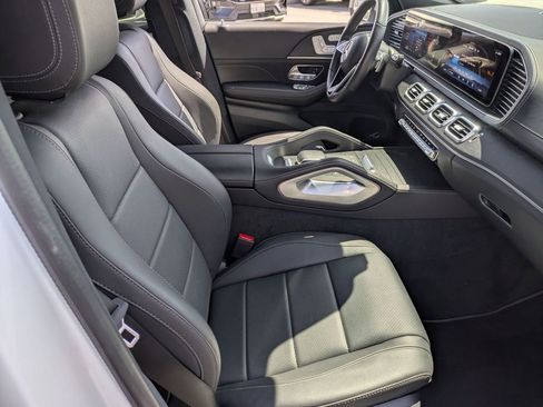 Used 2025 Mercedes-Benz GLS 450 4MATIC image 32