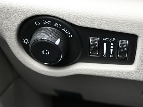 Used 2024 Chrysler Pacifica Touring-L FWD image 14