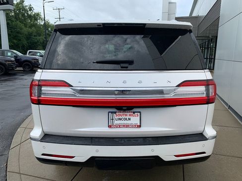 Used 2018 Lincoln Navigator Reserve w/ Technology Package AWD/4WD image 4