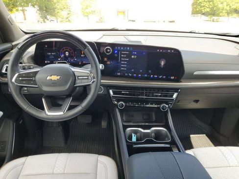Used 2025 Chevrolet Traverse High Country w/ LPO, Floor Liner Package AWD/4WD image 28