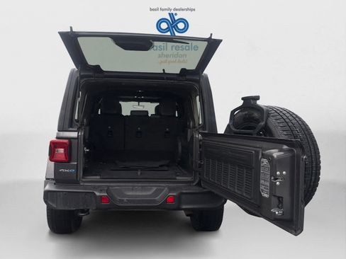 Used 2021 Jeep Wrangler Unlimited Sahara w/ Cold Weather Group image 17