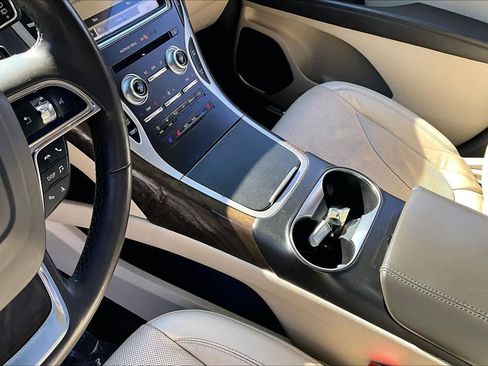 Used 2019 Lincoln Nautilus Reserve w/ Driver Assistance Package image 16