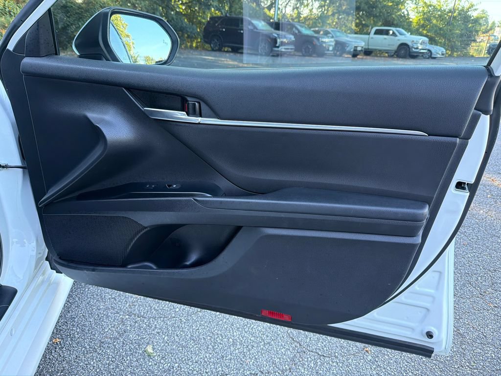 Used 2020 Toyota Camry LE w/ Convenience Package FWD image 14