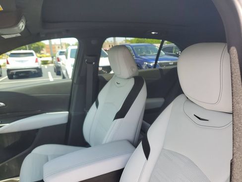 Certified 2025 Cadillac XT4 Sport FWD image 21