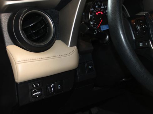 Used 2015 Toyota RAV4 XLE FWD image 19