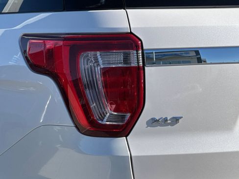 Used 2017 Ford Explorer XLT w/ Equipment Group 202A image 12
