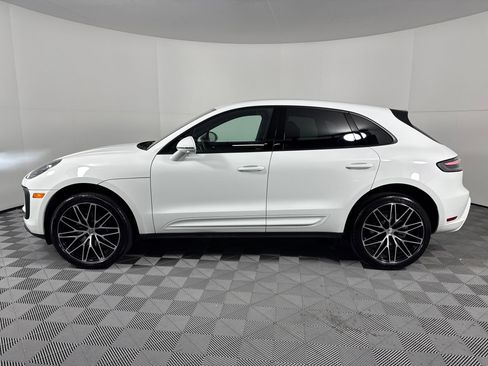 Certified 2025 Porsche Macan image 2