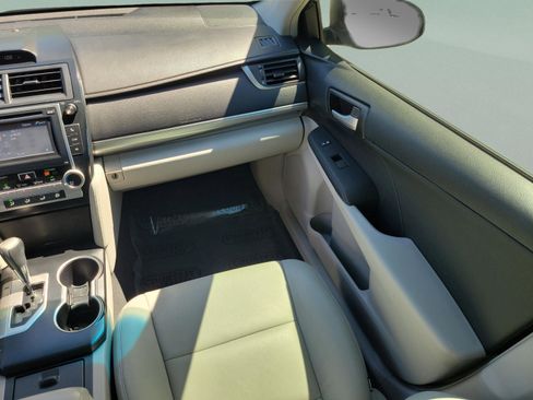 Used 2013 Toyota Camry LE image 14