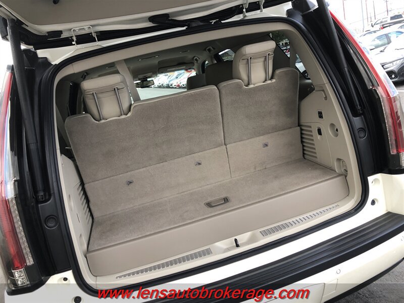 Used 2015 Cadillac Escalade 2WD image 18
