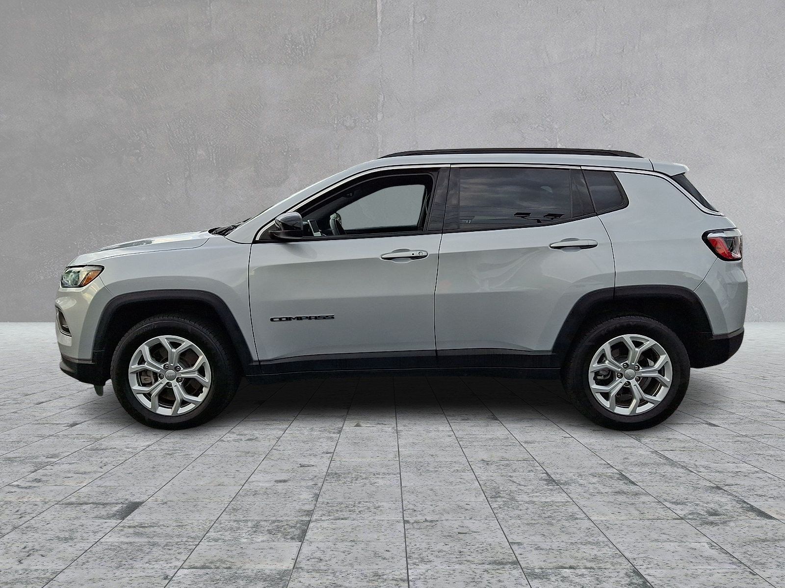Used 2024 Jeep Compass Latitude AWD/4WD image 7