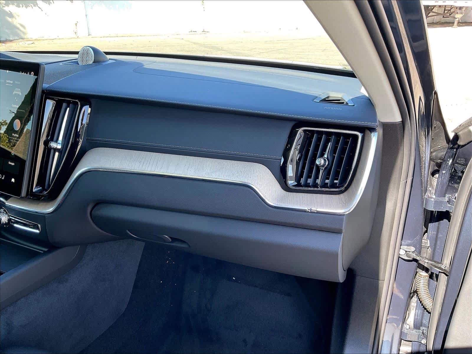 New 2027 Volvo XC60 T8 Ultra AWD/4WD image 28