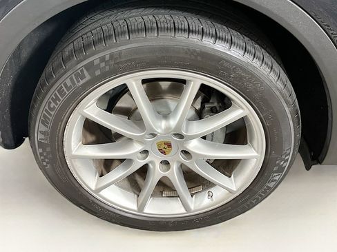 Used 2021 Porsche Cayenne S image 36