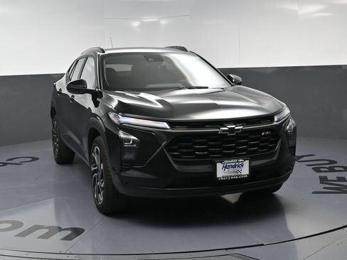Used 2024 Chevrolet Trax RS w/ Driver Confidence Package FWD image 3