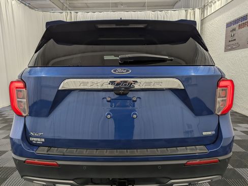 Used 2020 Ford Explorer XLT w/ Equipment Group 202A image 8