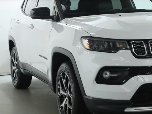 Used 2025 Jeep Compass Limited AWD/4WD image 9