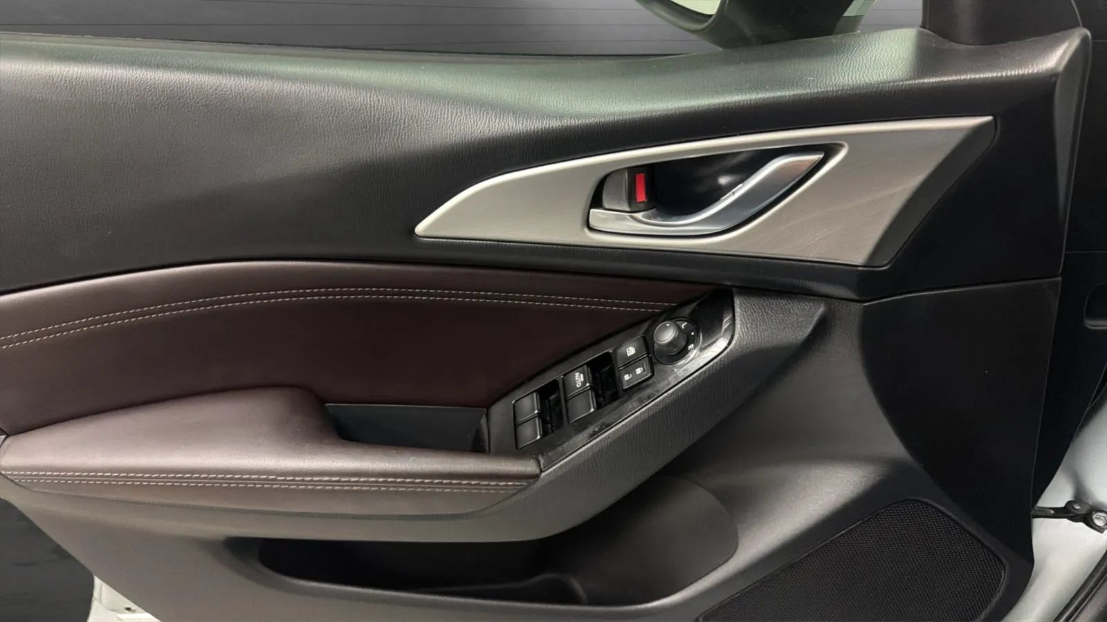 Used 2018 MAZDA MAZDA3 Touring FWD image 17
