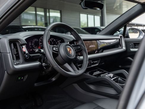 New 2026 Porsche Cayenne Coupe image 4