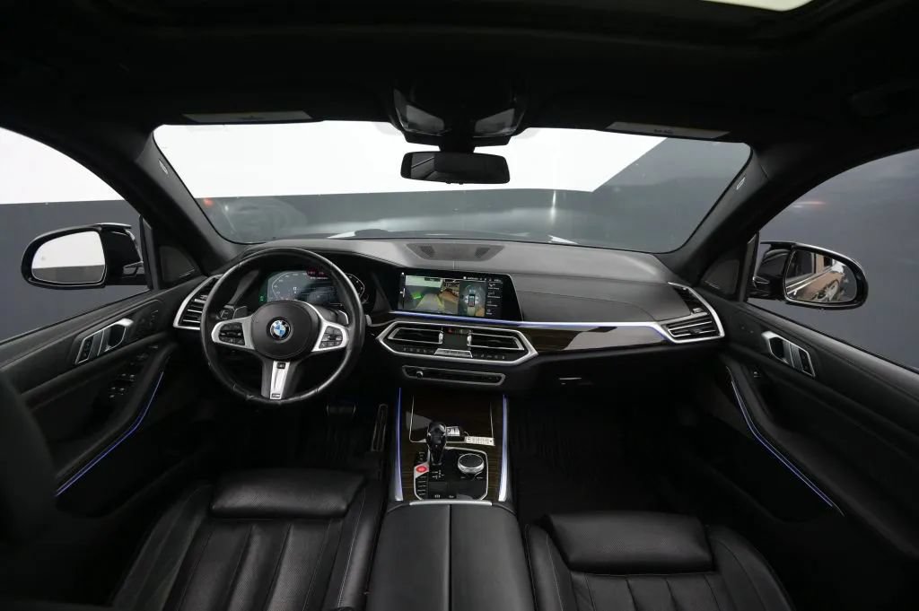 Used 2021 BMW X5 M50i AWD/4WD image 32