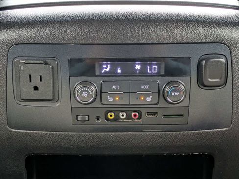 Used 2015 Chevrolet Suburban LTZ image 21