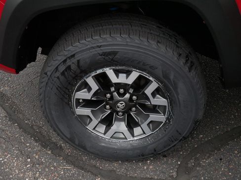 Used 2016 Toyota Tacoma TRD Off-Road w/ Premium & Technology Package AWD/4WD image 15
