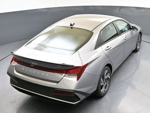 Certified 2025 Hyundai Elantra Sport FWD image 39