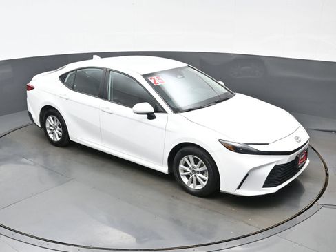 Used 2025 Toyota Camry LE w/ Convenience Package AWD/4WD image 35