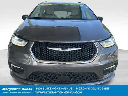 Used 2021 Chrysler Pacifica Touring-L w/ Uconnect Theater Family Group FWD image 2