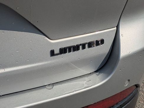 Used 2025 Jeep Grand Cherokee Limited w/ Luxury Tech Group II image 13