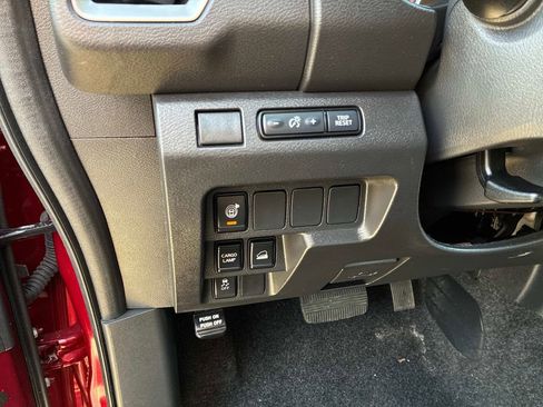 Used 2025 Nissan Frontier SV AWD/4WD image 19