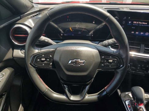 Used 2026 Chevrolet Trax RS w/ Sunroof Package FWD image 16