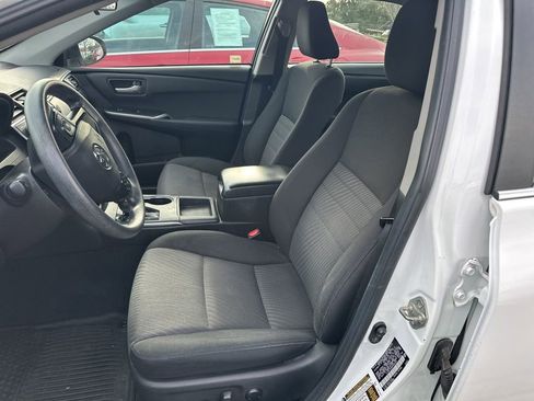 Used 2015 Toyota Camry LE image 8