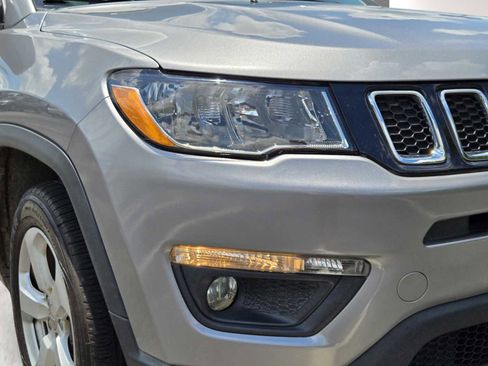 Used 2018 Jeep Compass Latitude w/ Popular Equipment Group FWD image 2