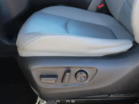 Used 2023 Toyota Sienna XLE image 10