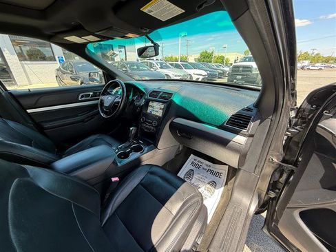 Used 2017 Ford Explorer XLT w/ Equipment Group 202A AWD/4WD image 31