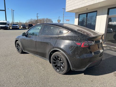 Used 2021 Tesla Model Y Long Range image 5