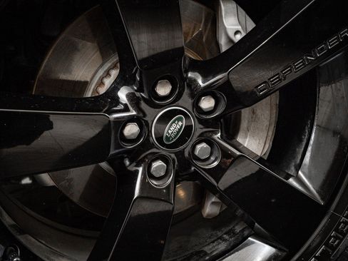 Used 2023 Land Rover Defender 110 X-Dynamic SE image 8