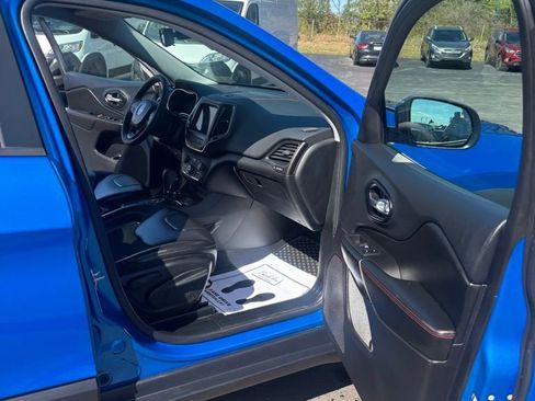 Used 2022 Jeep Cherokee Trailhawk image 16