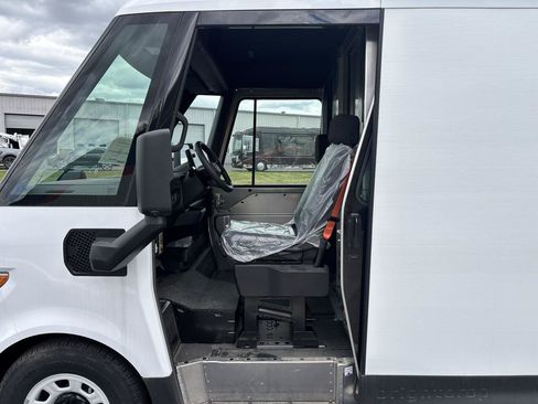 Used 2024 Chevrolet Brightdrop 400 w/ Commercial Equipment Package AWD/4WD image 9
