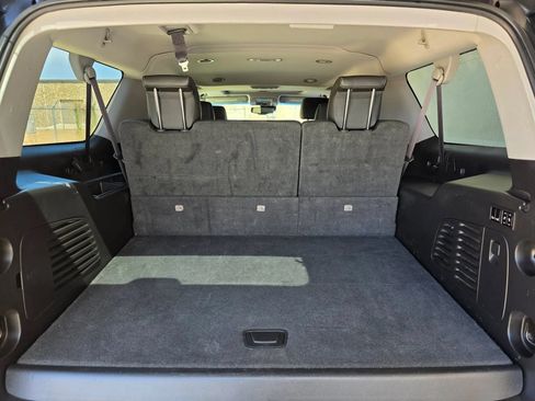Used 2015 Chevrolet Suburban LTZ RWD image 5