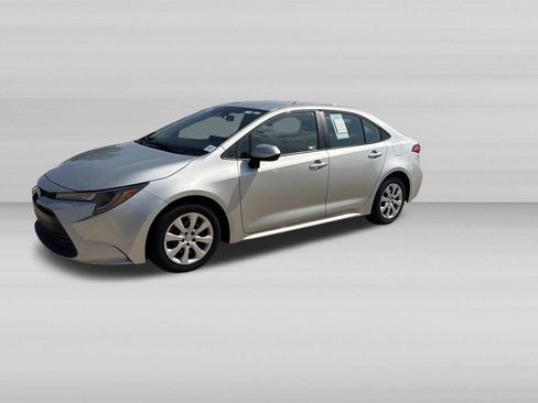 Used 2025 Toyota Corolla LE FWD image 9