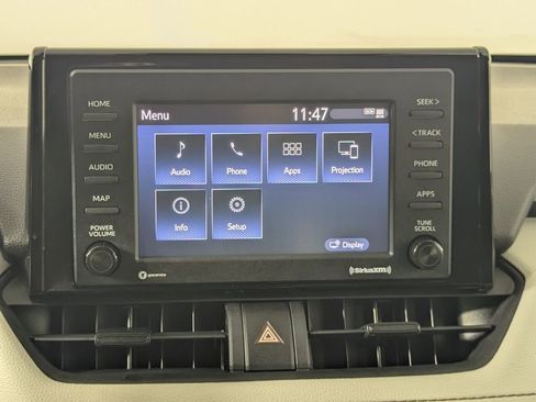 Used 2020 Toyota RAV4 XLE AWD/4WD image 18