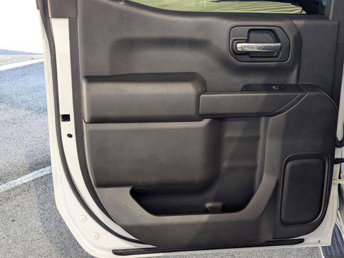 Used 2020 Chevrolet Silverado 1500 Custom w/ Custom Value Package image 15