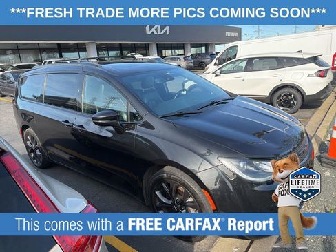 Used 2020 Chrysler Pacifica Limited FWD image 3