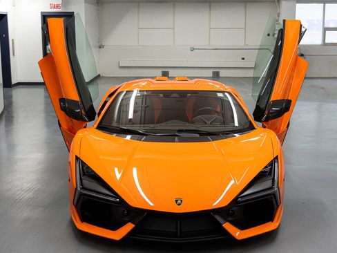 Used 2026 Lamborghini Revuelto image 12